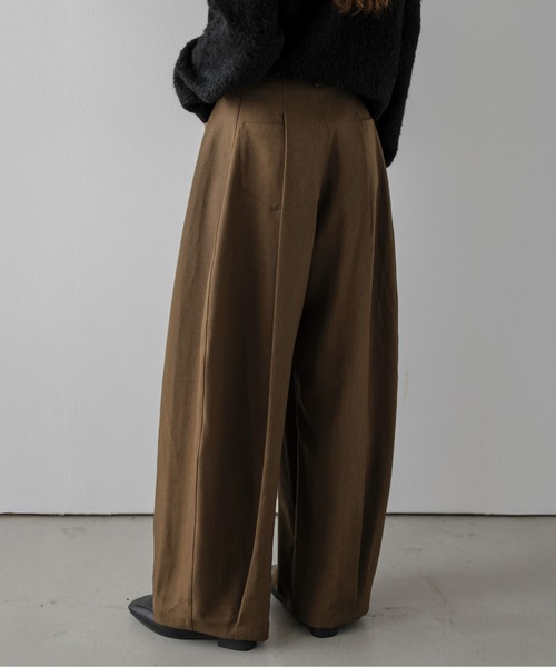 AMELY(エミリー)の「前後タック ワイド―カーブパンツ 立体シルエット/ウエストマーク/リラクシー(その他パンツ・レディース・グレー/ブラウン/ブラック/ベージュ・L/M)」の9枚目の写真