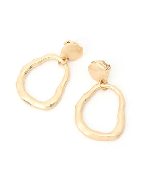 MOUSSY(マウジー)の「IRREGULAR CIRCLE EARRINGS(ピアス(両耳用)・レディース・ゴールド/シルバー・FREE)」の2枚目の写真