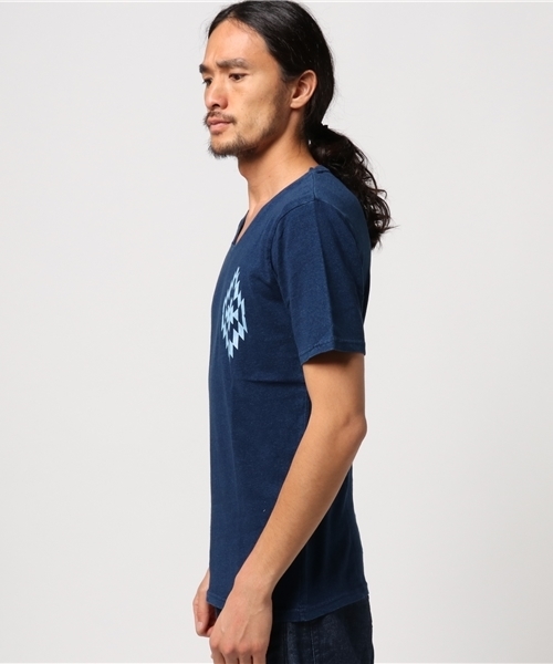 VENCEEXCHANGE（ヴァンスエクスチェンジ）の「インディゴプリント半袖T          （Tシャツ/カットソー・メンズ・ネイビー/グレー/ブルー・SMALL/LARGE/MEDIUM）」の4枚目の写真
