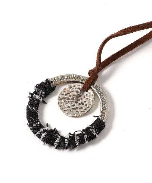 チャイハネ（チャイハネ）の「【チャイハネ】デニムリング ロングネックレス（ネックレス・レディース・ブラック/インディゴブルー/ブルー・FREE）」の6枚目の写真