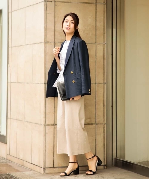 a.v.v（アーヴェヴェ）の「ダブルブレストリネンジャケット（テーラードジャケット・レディース・ネイビー/ベージュ・40/36/38）」の3枚目の写真