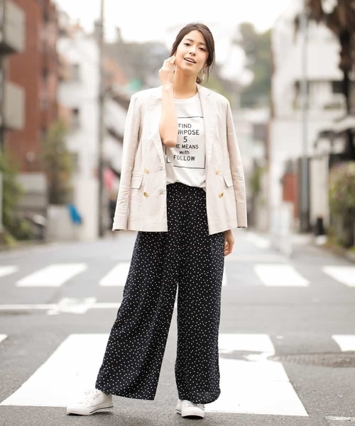 a.v.v（アーヴェヴェ）の「ダブルブレストリネンジャケット（テーラードジャケット・レディース・ネイビー/ベージュ・40/36/38）」の5枚目の写真