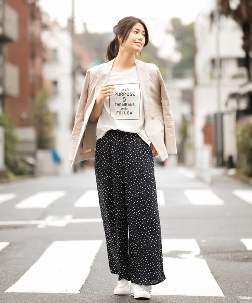 a.v.v（アーヴェヴェ）の「ダブルブレストリネンジャケット（テーラードジャケット・レディース・ネイビー/ベージュ・40/36/38）」の6枚目の写真