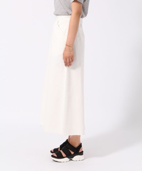 LOWRYS FARM（ローリーズファーム）の「アマオリフレアデニムスカート　793059（スカート・レディース・オフホワイト/ブルー/ワンウォッシュ・MEDIUM/LARGE）」の10枚目の写真