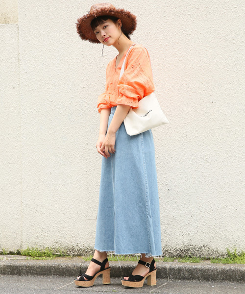 LOWRYS FARM（ローリーズファーム）の「アマオリフレアデニムスカート　793059（スカート・レディース・オフホワイト/ブルー/ワンウォッシュ・MEDIUM/LARGE）」の11枚目の写真