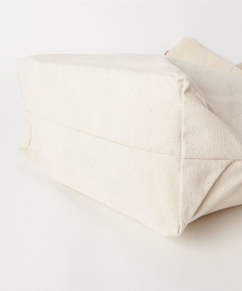 Levi's（リーバイス）の「Levi's/リーバイス LEVI’S(R) ACCESSORY バットウィングトートバッグ ECRU（トートバッグ・レディース・マルチ・OS）」の2枚目の写真