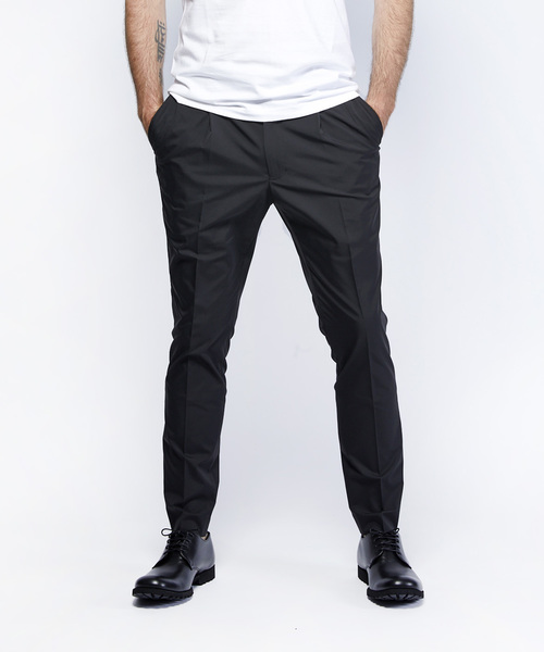 junhashimoto(ジュンハシモト)の「NARROW TUCK PANTS(その他パンツ・メンズ・ブラック/ネイビー・3)」の1枚目の写真