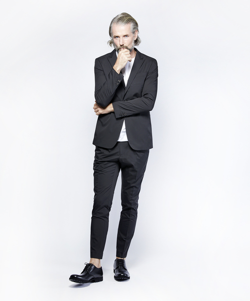 junhashimoto(ジュンハシモト)の「NARROW TUCK PANTS(その他パンツ・メンズ・ブラック/ネイビー・3)」の3枚目の写真