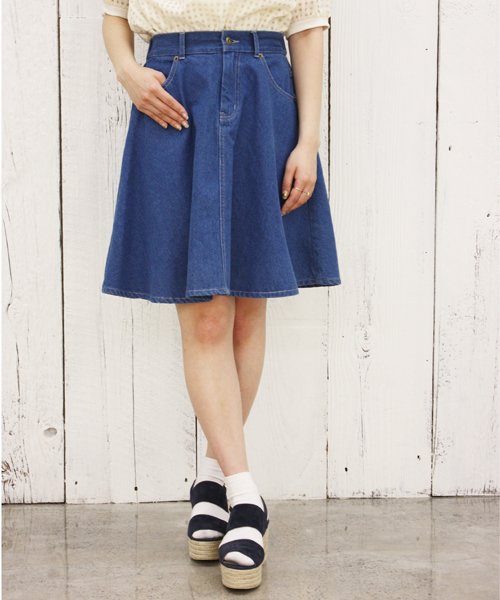 Chico（チコ）の「デニムフレアスカート（デニムスカート・レディース・ホワイト/ブルー/ネイビー・FREE）」の3枚目の写真