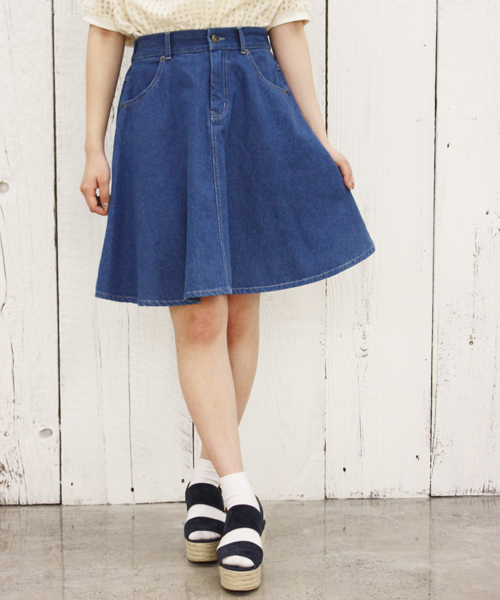 Chico（チコ）の「デニムフレアスカート（デニムスカート・レディース・ホワイト/ブルー/ネイビー・FREE）」の4枚目の写真