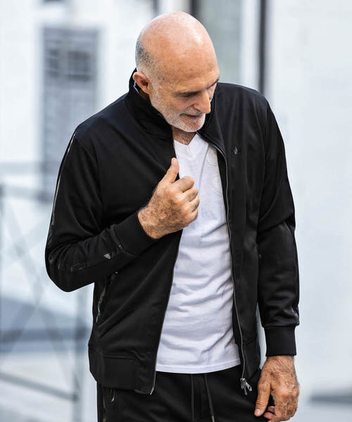 1PIU1UGUALE3  RELAX （ウノピゥウノウグァーレトレ リラックス）の「1PIU1UGUALE3 RELAX(ウノピゥウノウグァーレトレ)ジャージートラックジャケット（ブルゾン・メンズ・ブラック・S/M/L/XL/XXL）」の7枚目の写真