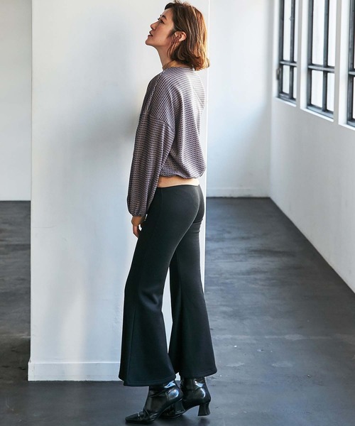 GeeRA(ジーラ)の「リブカットフレアーパンツ(その他パンツ・レディース・ブラック/ベージュ/グレー・MEDIUM/LARGE/X-LARGE)」の5枚目の写真