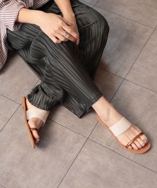 SESTO（セスト）の「PVCクリア素材のスクエアトゥスリッパミュールフラットサンダル（サンダル・レディース・ブラック/ブラウン/アイボリー/ブラック×シルバー・LL/3L/S/M/L）」の2枚目の写真