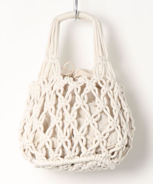 natural couture(ナチュラルクチュール)の「コロンとマクラメバッグ(ショルダーバッグ・レディース・ベージュ/アイボリー・FREE)」の2枚目の写真
