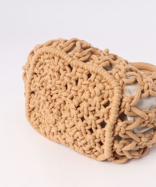 natural couture(ナチュラルクチュール)の「コロンとマクラメバッグ(ショルダーバッグ・レディース・ベージュ/アイボリー・FREE)」の4枚目の写真