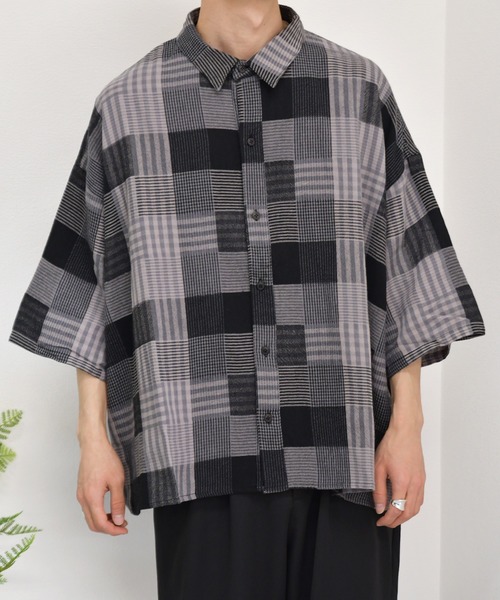 kutir（クティール）の「ウルトラワイドチェックシャツ（シャツ/ブラウス・メンズ・チャコールグレー/ブラック/ライトグリーン・MEDIUM/LARGE）」の2枚目の写真