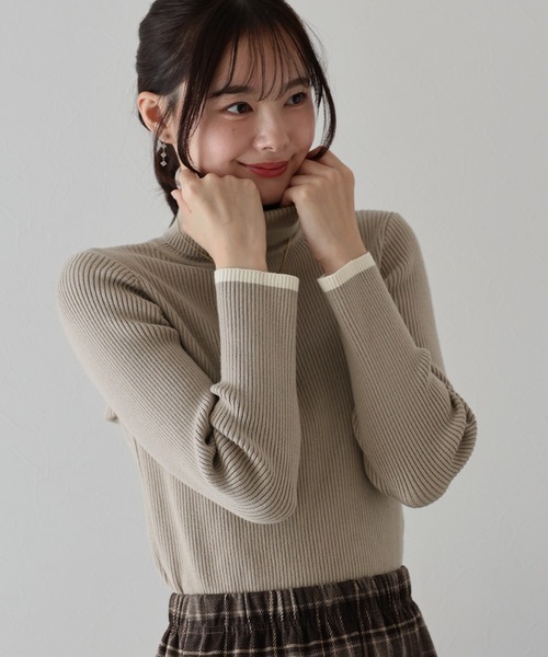 BLUEEAST(ブルーイースト)の「《新色追加》なめらかタートルネックリブニット(ニット/セーター・レディース・ブラック/オフホワイト/グリーン/ラベンダー/ピンクベージュ/ブラウン/レッド/ブルー/カーキ/モカ/ピンク/ネイビー/グレイッシュベージュ/ボルドー/グレー系/ベージュ系・MEDIUM)」の7枚目の写真