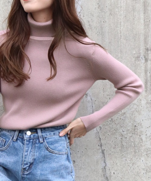 なめらかタートルネックリブニット