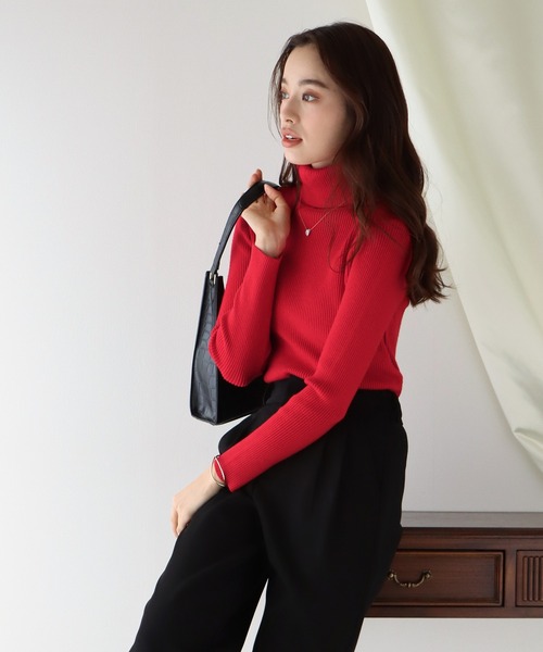 なめらかタートルネックリブニット