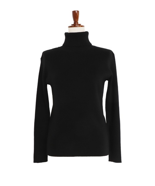 なめらかタートルネックリブニット