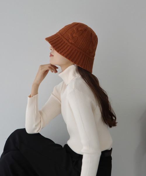 なめらかタートルネックリブニット