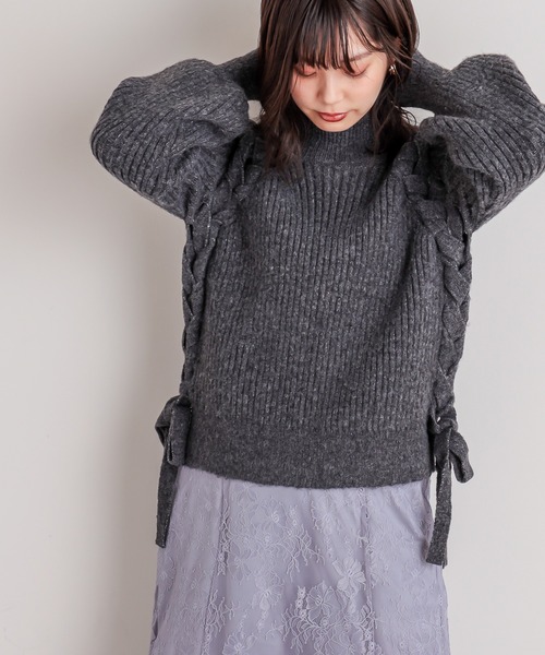 natural couture(ナチュラルクチュール)の「サイドレースアップほんわりニット(ニット/セーター・レディース・ブルー/ライトベージュ/アイボリー/ブラック・FREE)」の5枚目の写真