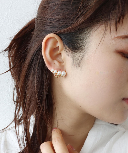 Three Four Time（ｽﾘｰﾌｫｰﾀｲﾑ）の「グラデーションパールイヤリング（イヤリング・レディース・ゴールド・FREE）」の4枚目の写真