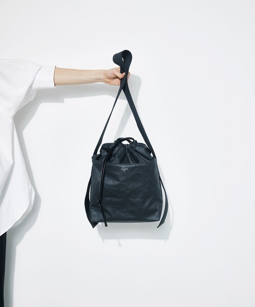 JOSEPH STUDIO（ジョゼフストゥディオ）の「ペーパーレザー　メッセンジャーバッグ（ショルダーバッグ・レディース・ブラック系・F）」の5枚目の写真