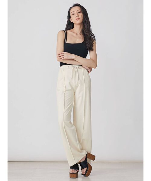 EVRIS(エヴリス)の「スクエアトゥウッドヒールサンダル(サンダル・レディース・ブラック/ブラウン/アイボリー・LARGE/MEDIUM)」の8枚目の写真