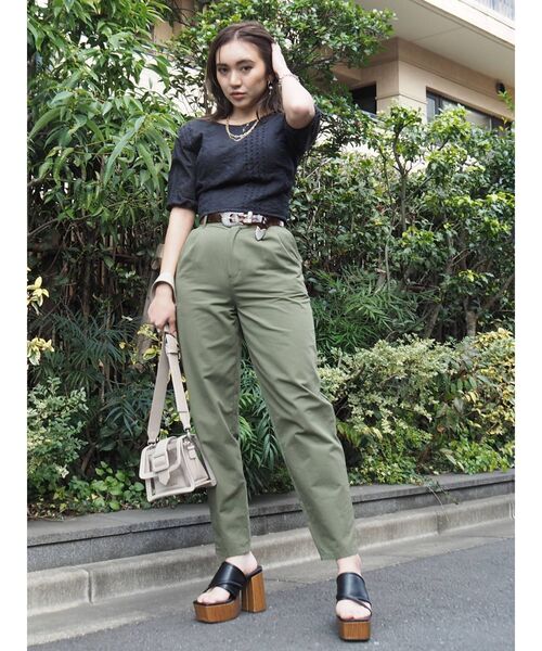 EVRIS(エヴリス)の「スクエアトゥウッドヒールサンダル(サンダル・レディース・ブラック/ブラウン/アイボリー・LARGE/MEDIUM)」の14枚目の写真