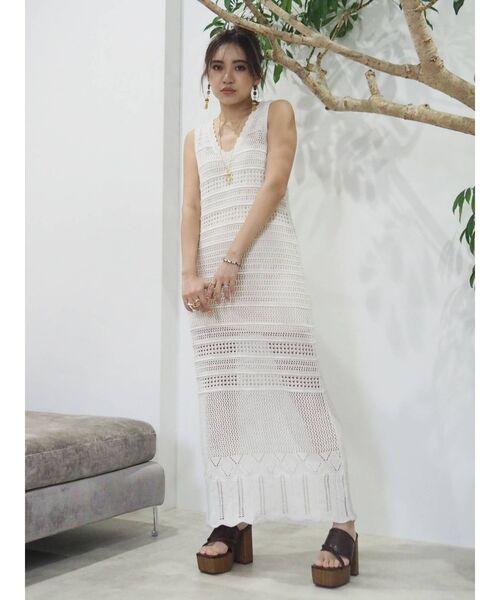 EVRIS(エヴリス)の「スクエアトゥウッドヒールサンダル(サンダル・レディース・ブラック/ブラウン/アイボリー・LARGE/MEDIUM)」の16枚目の写真