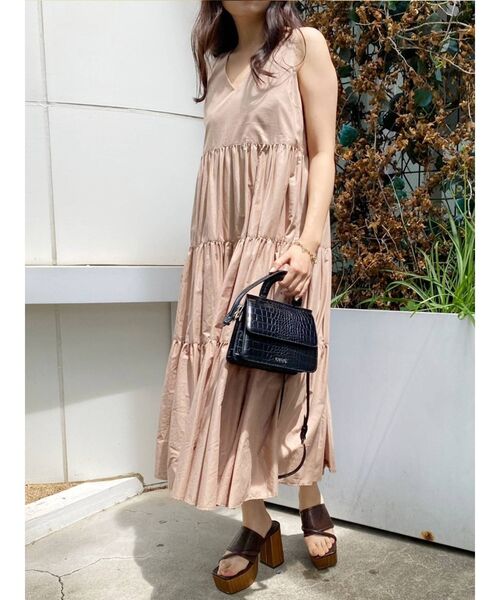 EVRIS(エヴリス)の「スクエアトゥウッドヒールサンダル(サンダル・レディース・ブラック/ブラウン/アイボリー・LARGE/MEDIUM)」の20枚目の写真