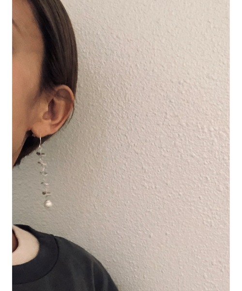 ulu（ウル）の「shake pearl pierce（ピアス（両耳用）・レディース・シルバー・ONE SIZE）」の3枚目の写真