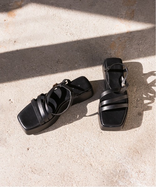 RANDA（ランダ）の「アシメストラップスクエアトゥサンダル（サンダル・レディース・クリーム/ブラック/グリーン・L/LL/M/S）」の5枚目の写真