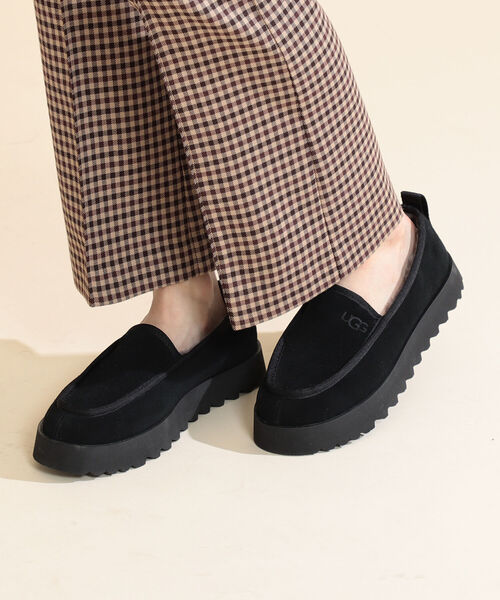 Ray BEAMS（レイビームス）の「【WEB限定】UGG(R) / SPER モカシン（モカシン/デッキシューズ・レディース・ブラック/ベージュ・7/9/8/6）」の2枚目の写真