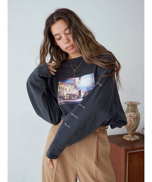 Ungrid（アングリッド）の「フォトデザインロゴロングスリーブTee（Tシャツ/カットソー・レディース・オフホワイト/チャコールグレー・FREE）」の3枚目の写真