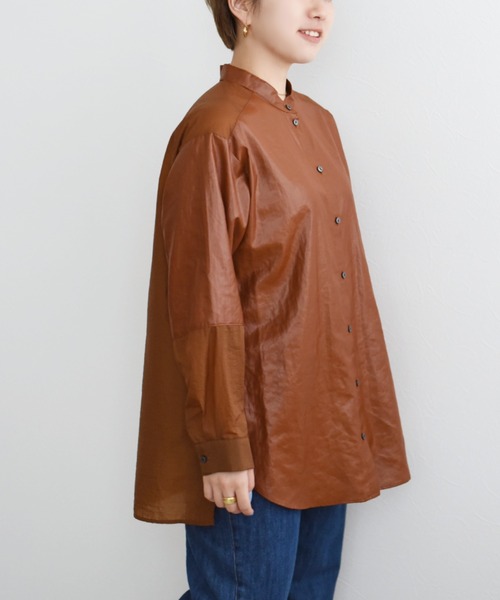 palm RICHE(ポームリシュ)の「レザーライクシアーシャツ(シャツ/ブラウス・レディース・ブラック/ベージュ/ブラウン・M)」の16枚目の写真