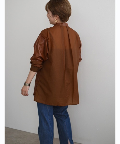 palm RICHE(ポームリシュ)の「レザーライクシアーシャツ(シャツ/ブラウス・レディース・ブラック/ベージュ/ブラウン・M)」の22枚目の写真