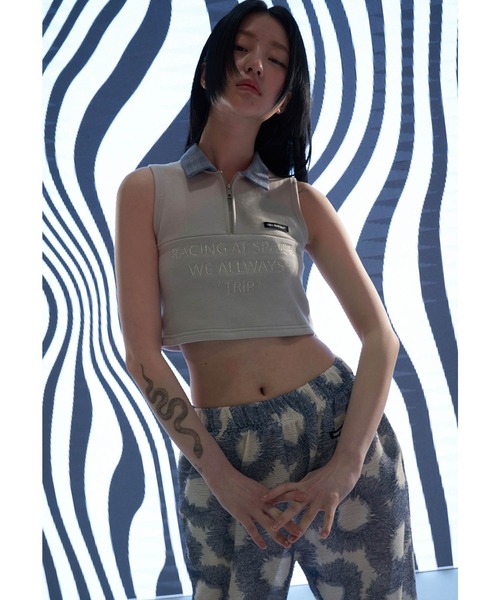 oddoneout(オッドワンアウト)の「『ODD ONE OUT/オッドワンアウト』Denim collar zipper top/デニムカラー ジッパー トップ クロップド丈 スリーブレス(Tシャツ/カットソー・レディース・ネイビー/ブルー/アイボリー・FREE)」の7枚目の写真