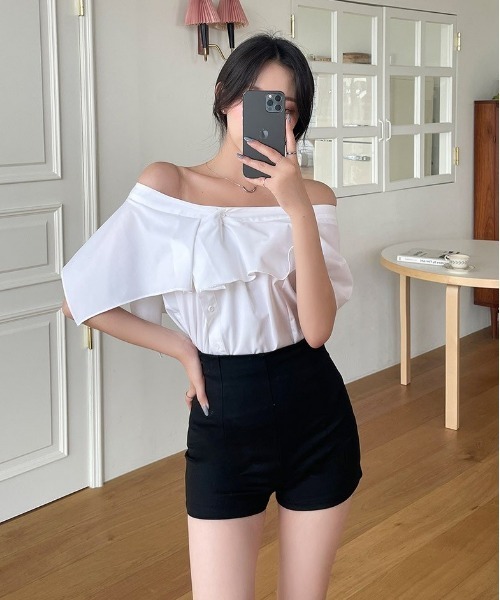 chuu（チュー）の「CHUU スリムハイウエストショートパンツ（その他パンツ・レディース・アイボリー/ブラック・S/M）」の5枚目の写真