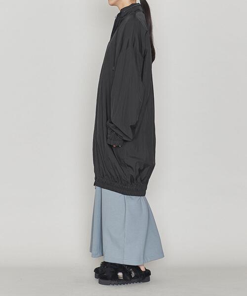 ASTRAET（アストラット）の「＜ASTRAET（アストラット）＞スソゴム スタンドカラー ナイロンブルゾン（ナイロンジャケット・レディース・ブラック/モカ・FREE）」の4枚目の写真