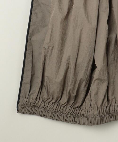 ASTRAET（アストラット）の「＜ASTRAET（アストラット）＞スソゴム スタンドカラー ナイロンブルゾン（ナイロンジャケット・レディース・ブラック/モカ・FREE）」の11枚目の写真