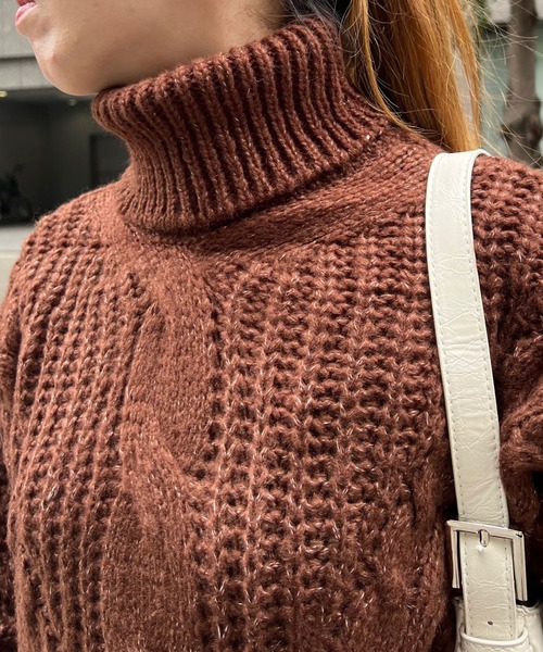 ドゥロワー ショルダー アランニット ケーブル編み モカブラウン Twinkle;pm（トゥインクルピーエム）の「タートルネックケーブル編み