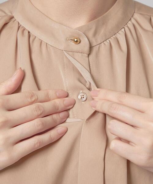 closet story(クローゼットストーリー)の「<closet story(クローゼットストーリー)>ビキモウ スタンドカラー ギャザー ブラウス(シャツ/ブラウス・レディース・ダークグリーン/ベージュ/オレンジ系その他・FREE)」の6枚目の写真