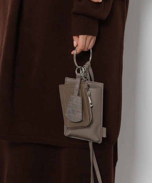 LAKOLE（ラコレ）の「リングマルチショルダーケース / 237998（コインケース・メンズ・ブラック/ベージュ/ブラウン系その他・FREE）」の3枚目の写真