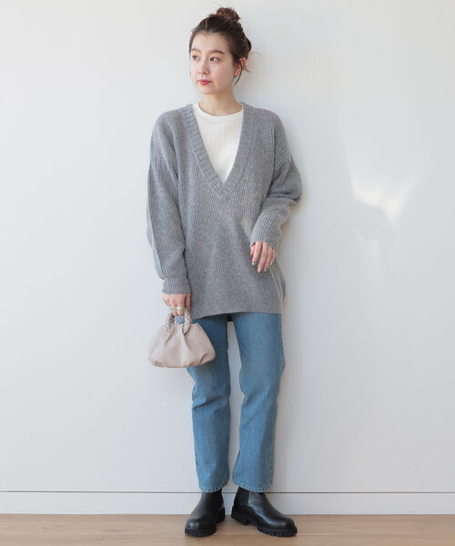 BEAMS LIGHTS(ビームスライツ)の「BEAMS LIGHTS / 5ゲージ 片畦 ラムウール混 Vネック ニット(ニット/セーター・レディース・ネイビー/グレー/ピンク・ONE SIZE)」の8枚目の写真