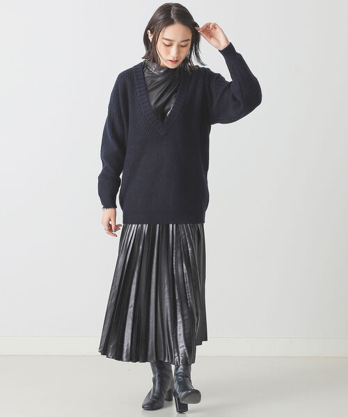 BEAMS LIGHTS(ビームスライツ)の「BEAMS LIGHTS / 5ゲージ 片畦 ラムウール混 Vネック ニット(ニット/セーター・レディース・ネイビー/グレー/ピンク・ONE SIZE)」の5枚目の写真