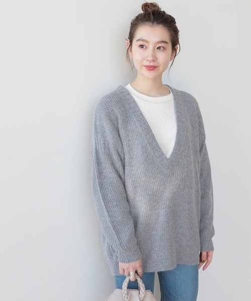 BEAMS LIGHTS(ビームスライツ)の「BEAMS LIGHTS / 5ゲージ 片畦 ラムウール混 Vネック ニット(ニット/セーター・レディース・ネイビー/グレー/ピンク・ONE SIZE)」の1枚目の写真