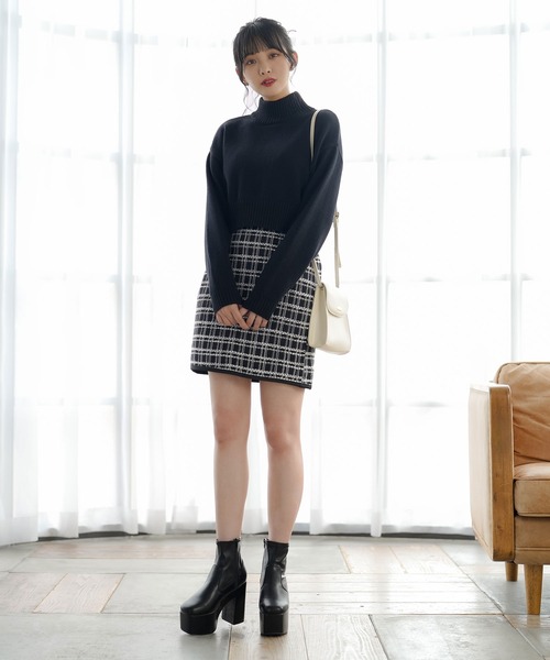 Newlyme（ニューリーミー）の「バックオープンハイネックニットトップス（ニット/セーター・レディース・ホワイト/ブラック/ブラウン/グリーン/ブルーグレー/グレイッシュベージュ・MEDIUM/LARGE/X-LARGE）」の20枚目の写真