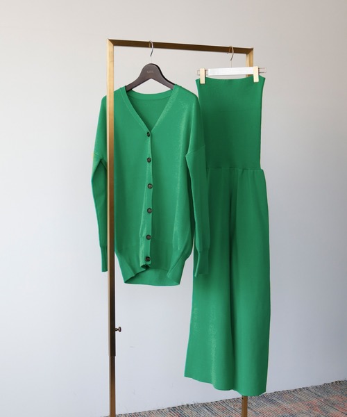 ロング丈Vネックニットカーディガン＆ベアトップオールインワンのセットアップ